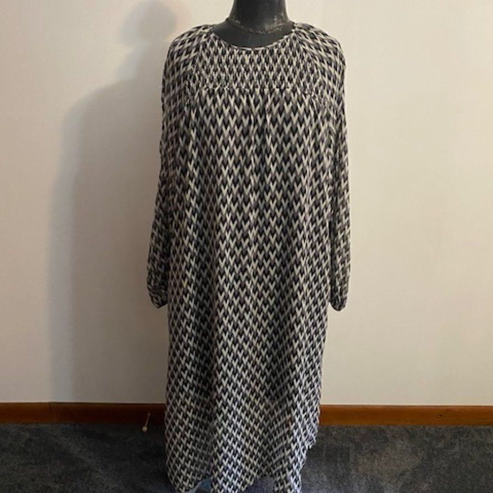 Mossimo Black/White cold shoulder dress, size XL